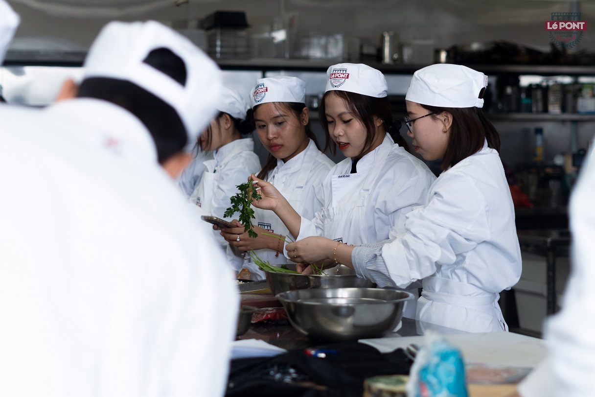 Le Pont Kitchen Shots-15