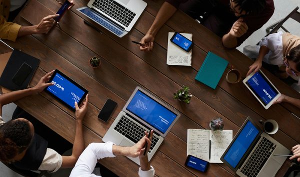 pexels-fauxels-3183183